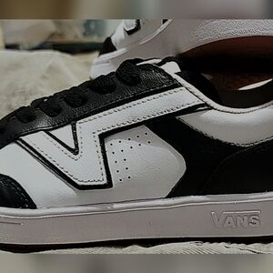 Vans Lowland ComfyCush® Skate Shoe - Black / True White Mens Size 9.5 Womens 11